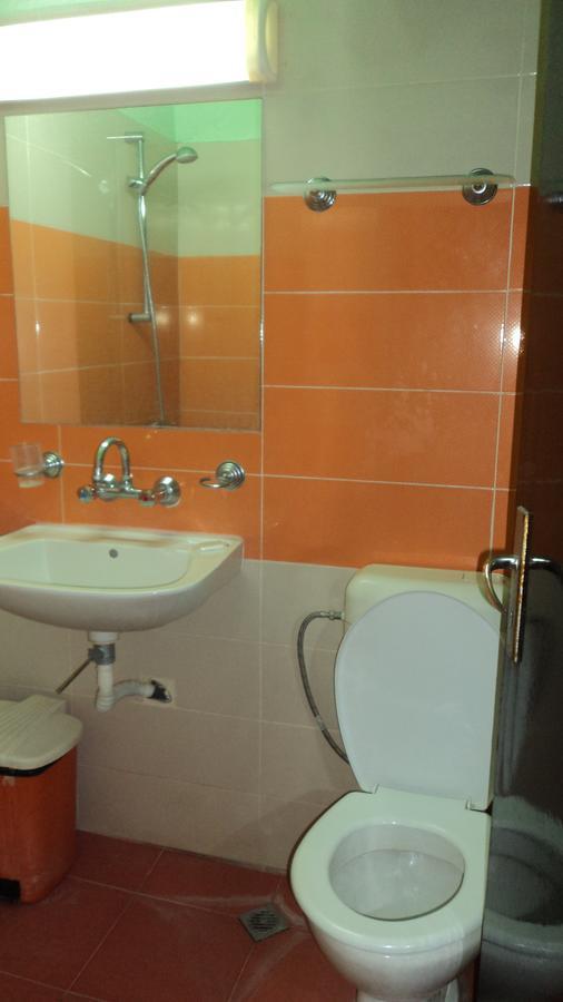 Hotel Stroitel Hisarya Ngoại thất bức ảnh