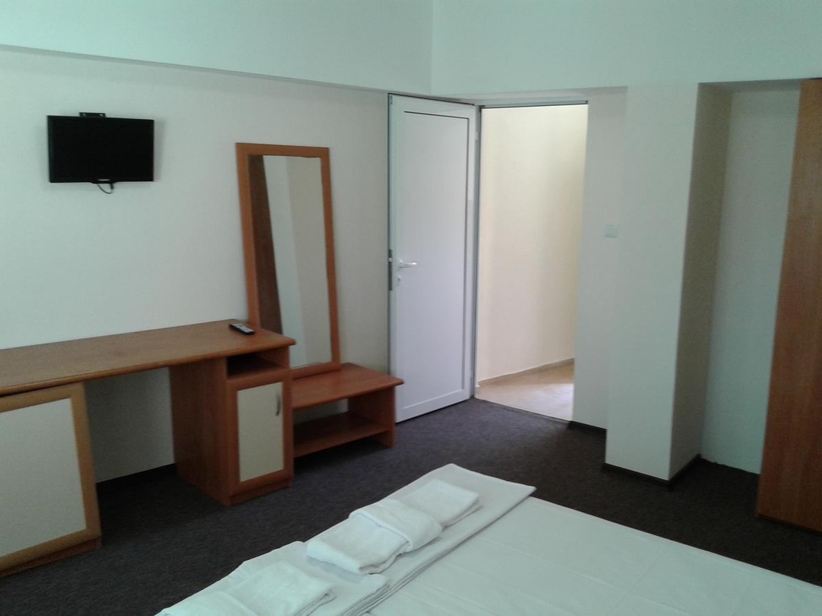Hotel Stroitel Hisarya Ngoại thất bức ảnh
